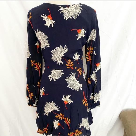 🌱HOST PICK🌱Cupcakes & Cashmere Navy Floral Dress - Picture 9 of 16